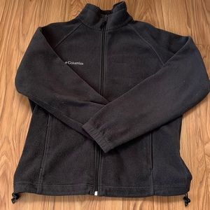 dark grey Columbia with 2 zipper pockets women